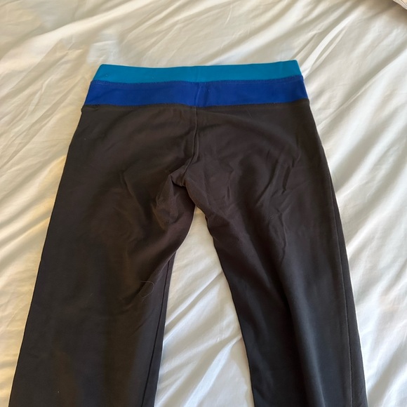 Hollister yoga pants. Good condition. Size XS - Picture 2 of 3